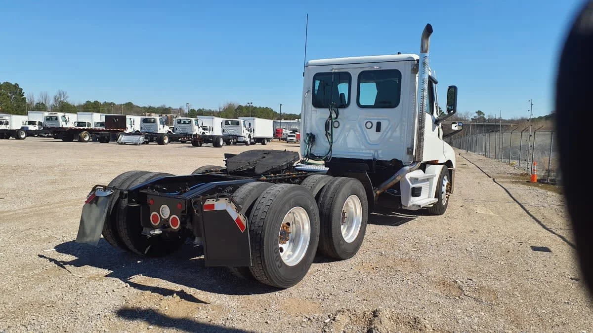 2021 Freightliner Cascadia in Birmingham, AL — photo 4