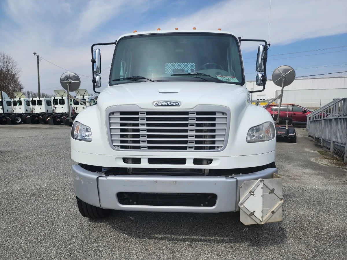 2017 Freightliner M2 106 - image 2