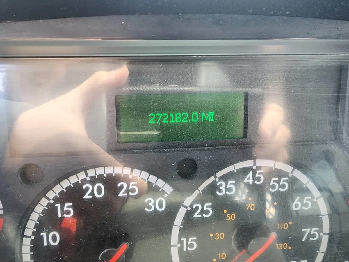 2017 Freightliner M2 106 - image 10