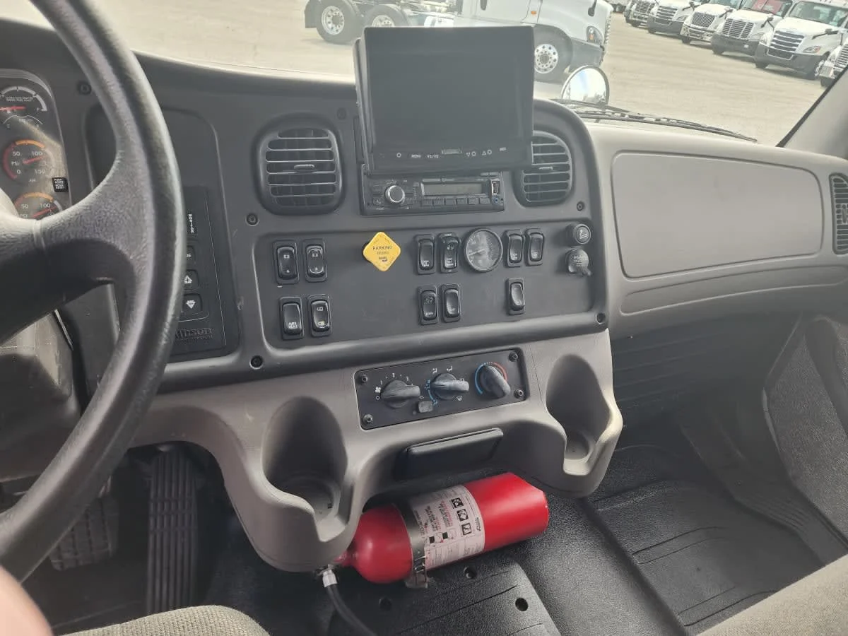 2017 Freightliner M2 106 - image 9