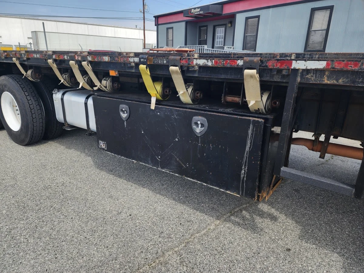 2017 Freightliner M2 106 - image 6