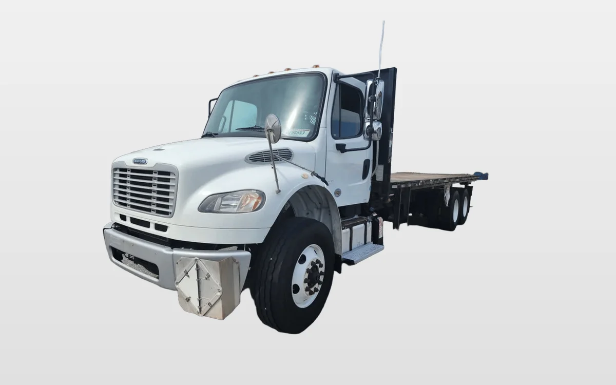 2017 Freightliner M2 106 - image 1