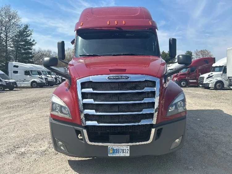 2019 Freightliner Cascadia in Monmouth Junction, NJ — photo 2