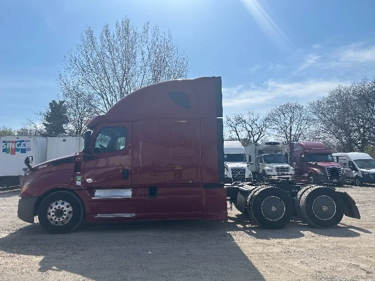 2019 Freightliner Cascadia in Monmouth Junction, NJ — photo 4