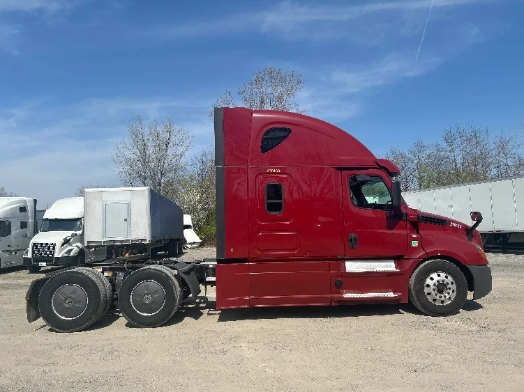 2019 Freightliner Cascadia - image 8