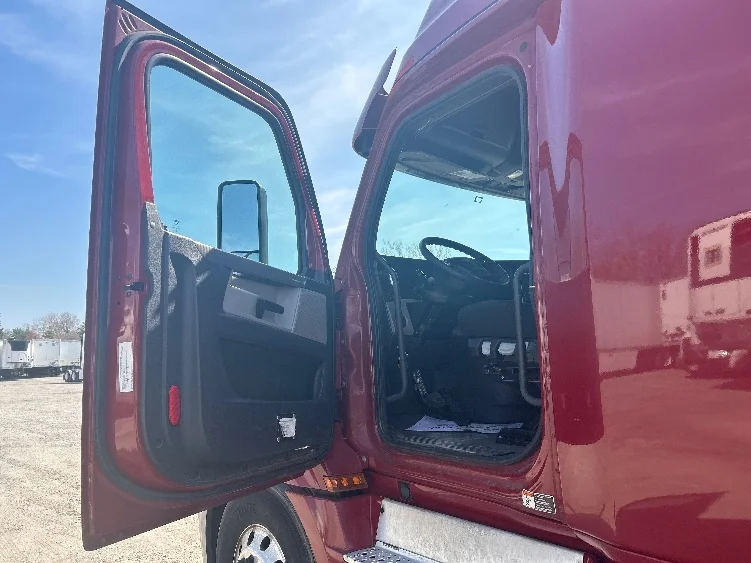 2019 Freightliner Cascadia in Monmouth Junction, NJ — photo 9