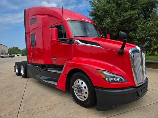 2024 Kenworth T680 in Cedar Rapids, IA