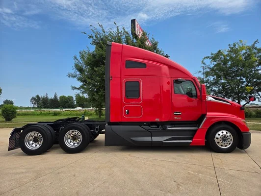 2024 Kenworth T680 in Cedar Rapids, IA — photo 7