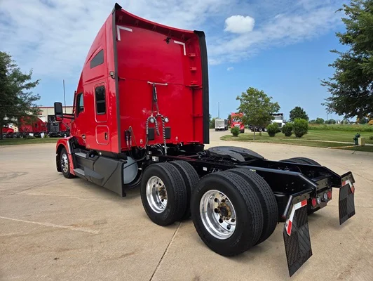 2024 Kenworth T680 in Cedar Rapids, IA — photo 11