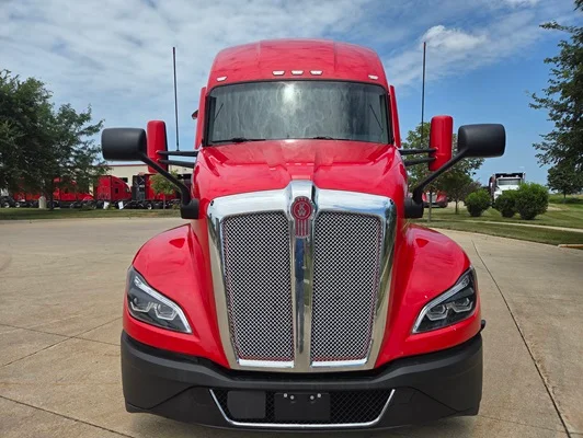 2024 Kenworth T680 in Cedar Rapids, IA — photo 9