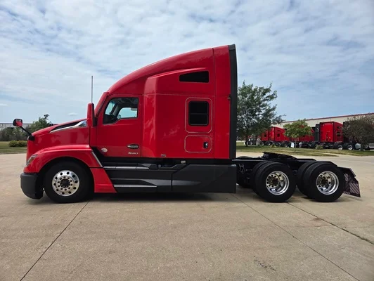 2024 Kenworth T680 in Cedar Rapids, IA — photo 8