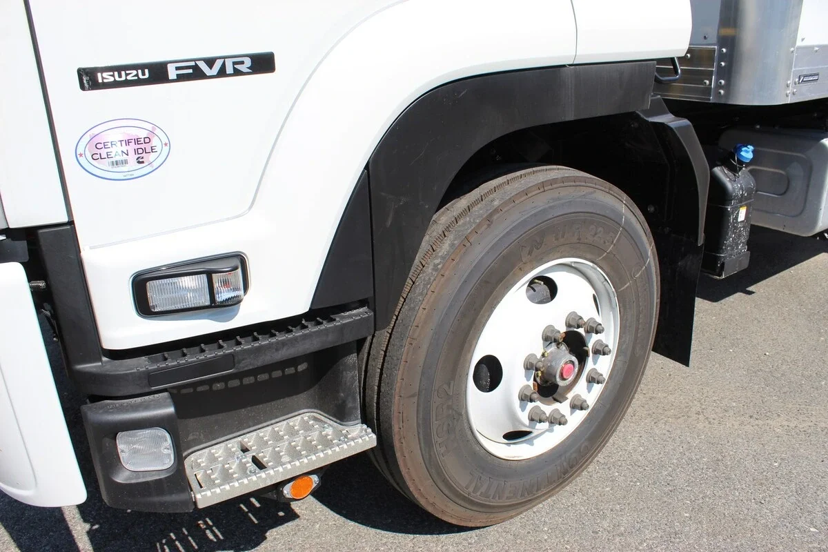 2025 Isuzu FVR - image 14