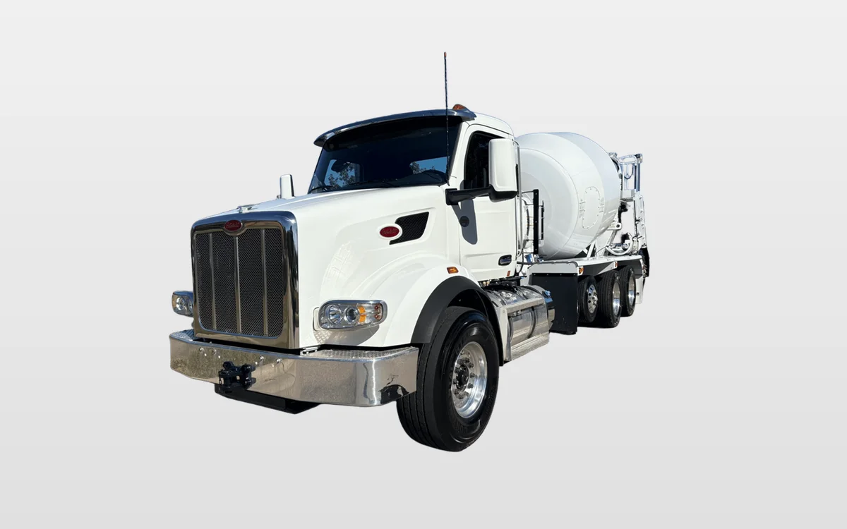 2025 PETERBILT 567 - image 1