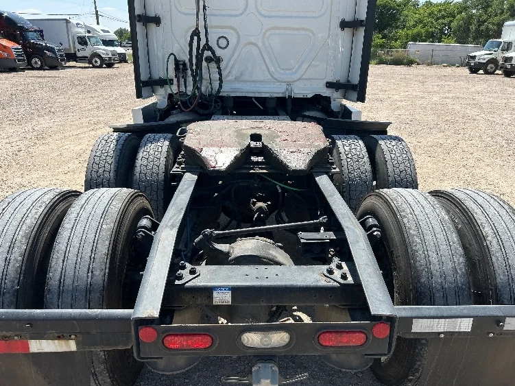 2021 Freightliner Cascadia - image 6