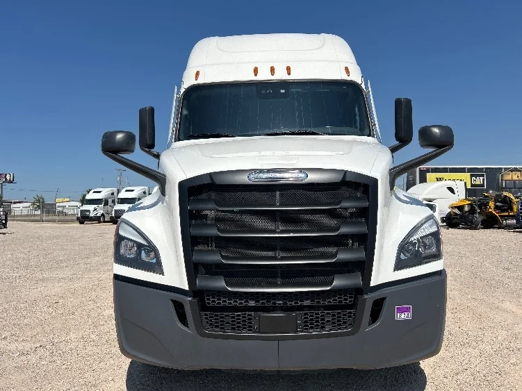 2021 Freightliner Cascadia - image 2