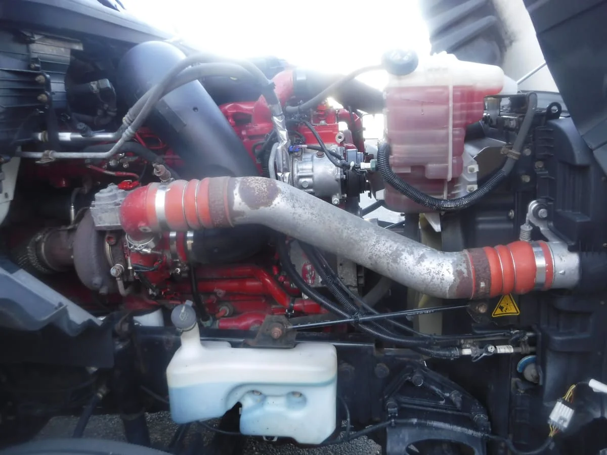 2019 International LT - image 9