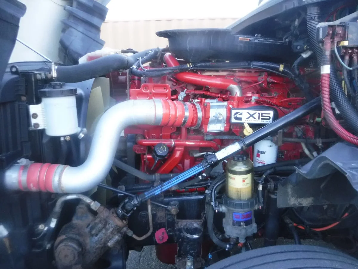 2019 International LT - image 8