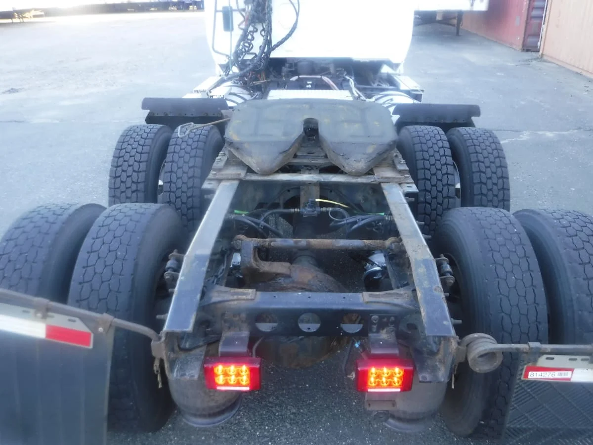 2019 International LT - image 6