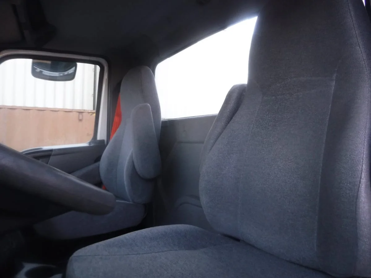 2019 International LT - image 11