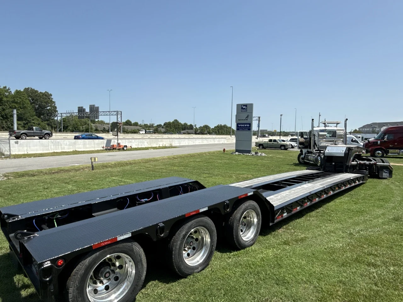 2027 Mack Pinnacle in Chesapeake, VA — photo 14