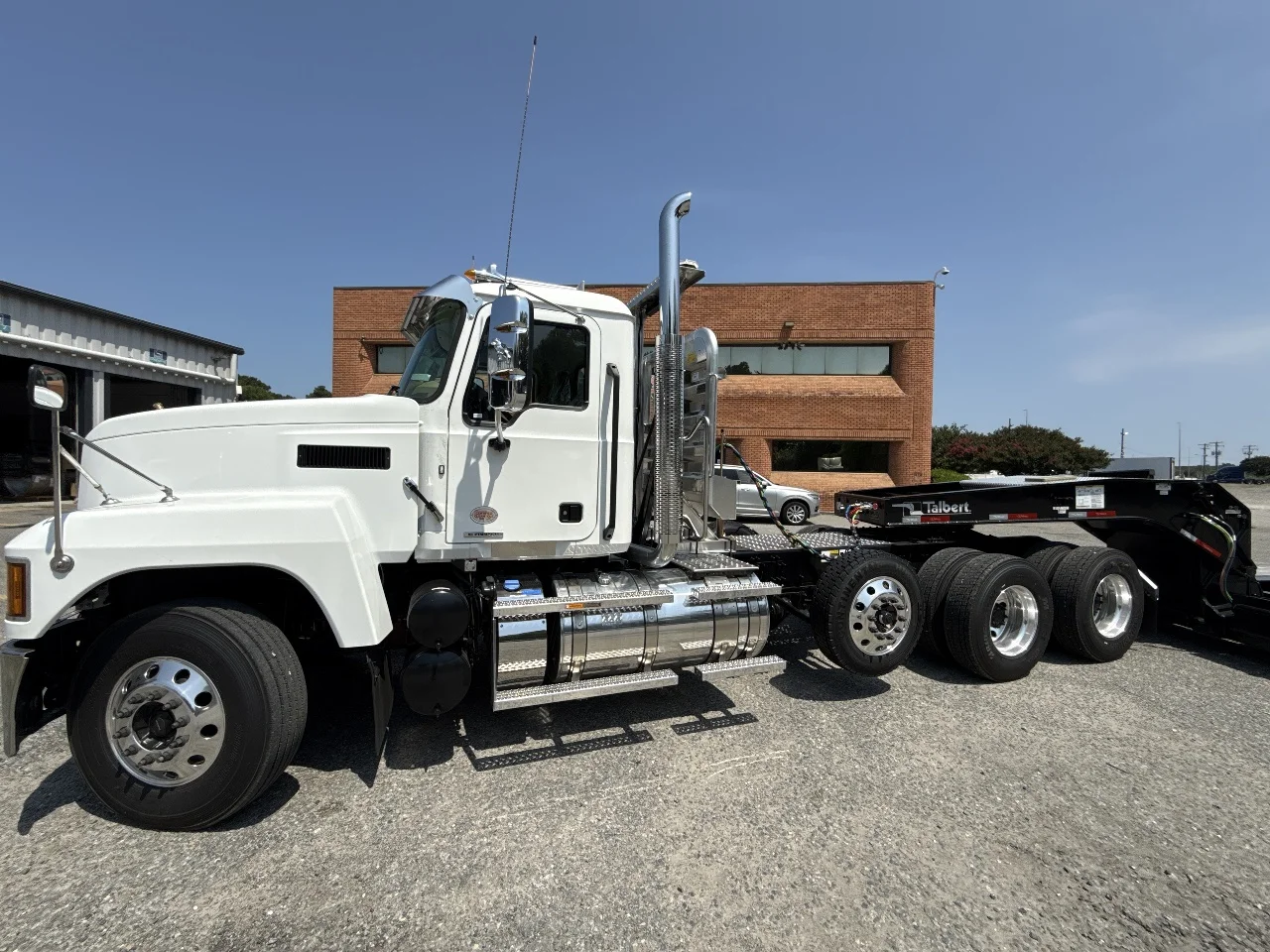2027 Mack Pinnacle in Chesapeake, VA — photo 2