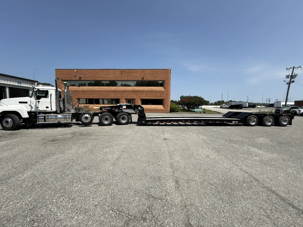 2027 Mack Pinnacle in Chesapeake, VA — photo 6