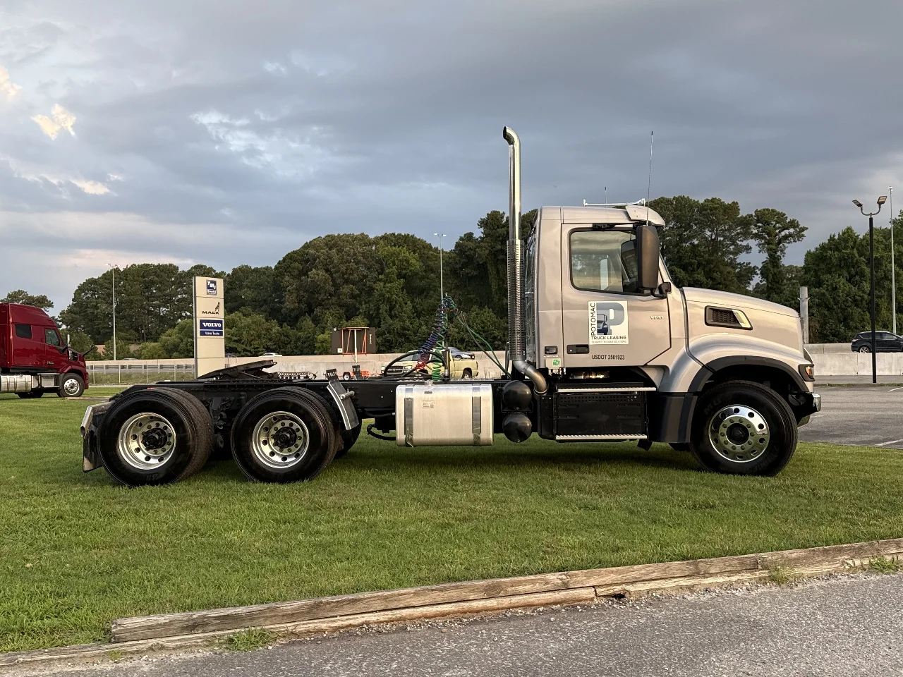 2027 Mack Pinnacle in Chesapeake, VA — photo 9