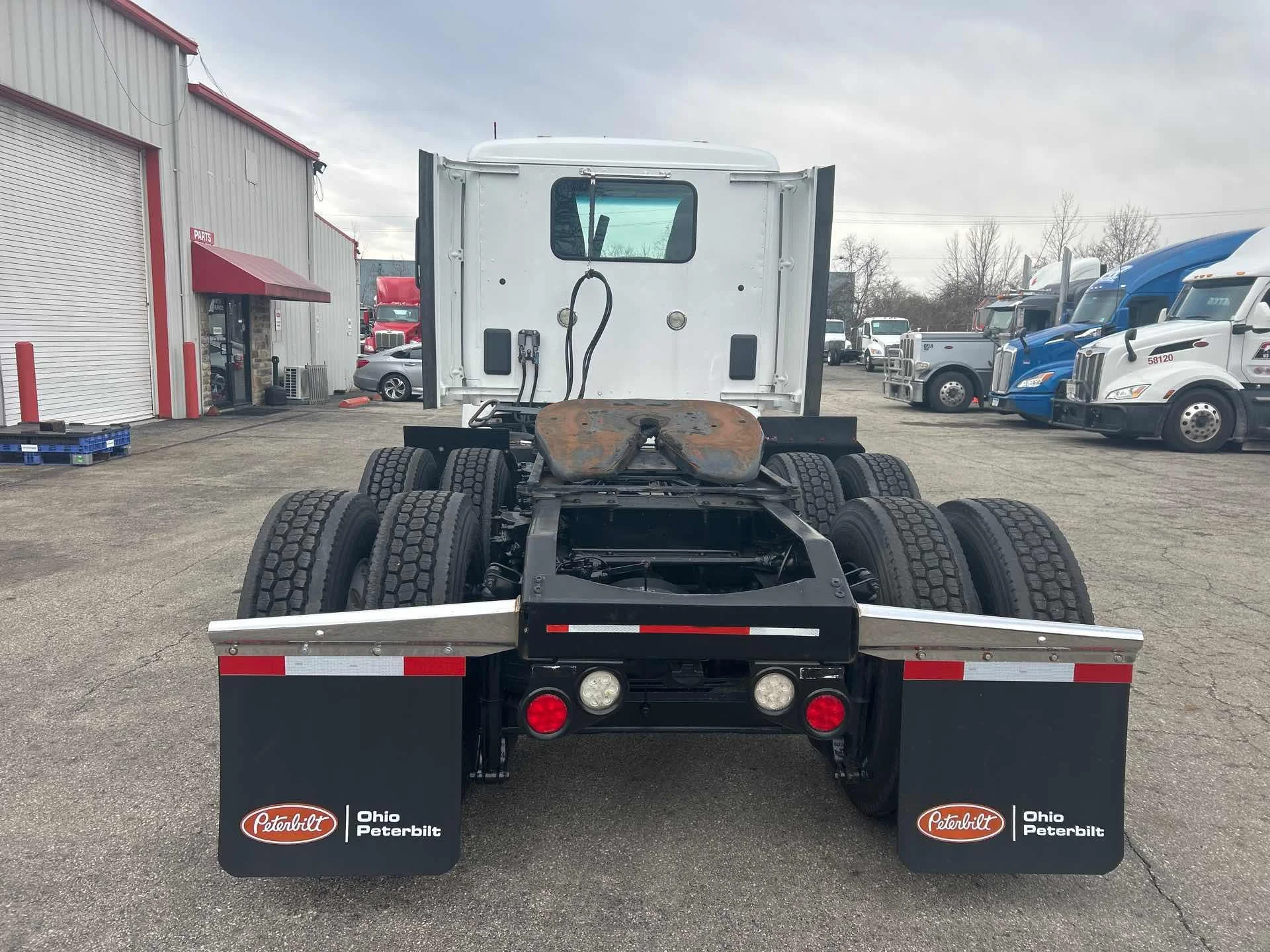 2019 Peterbilt 579 - image 4