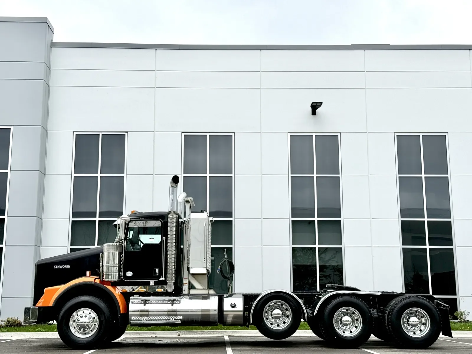 2012 Kenworth T800 - image 4