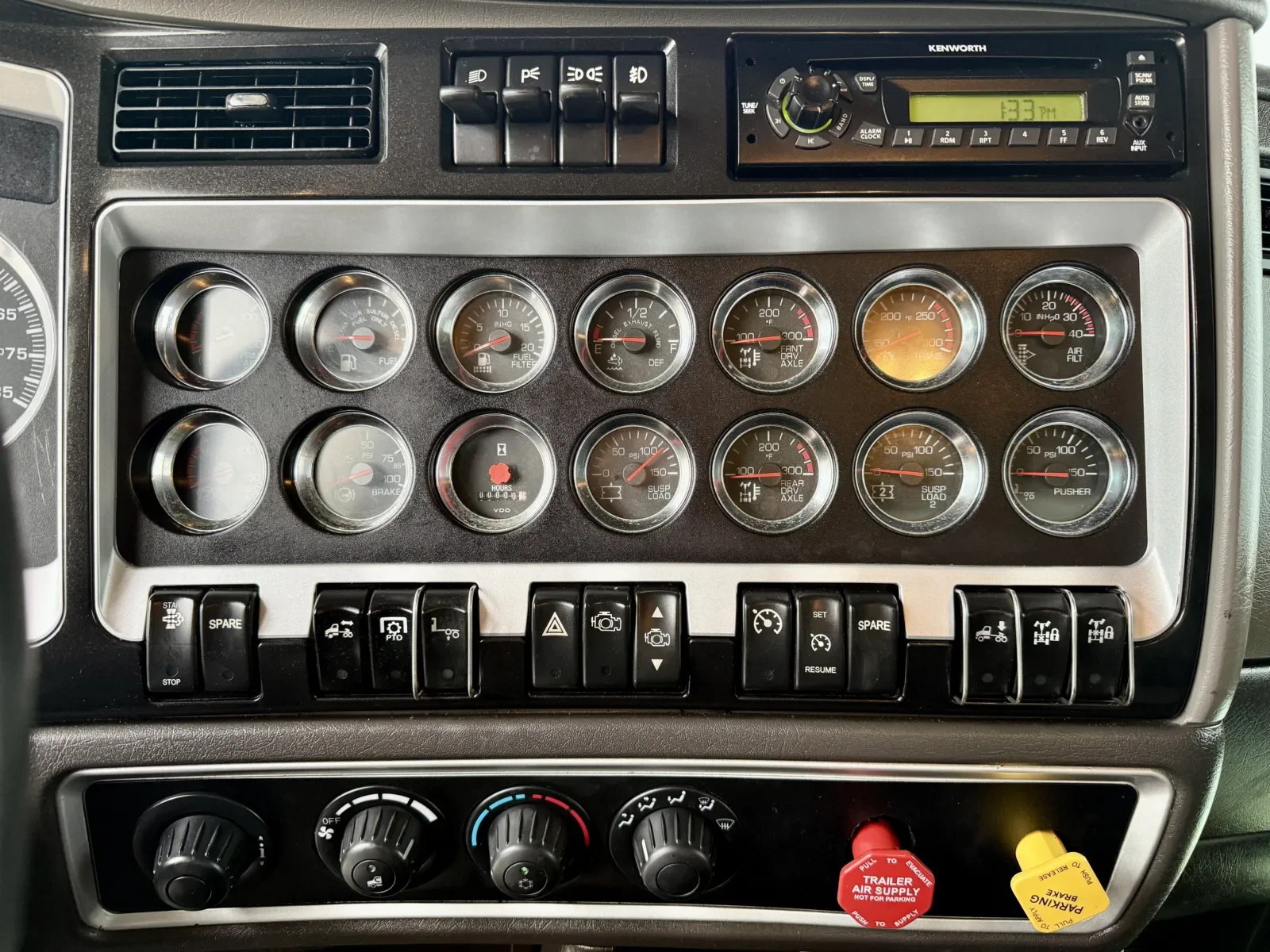 2012 Kenworth T800 - image 18