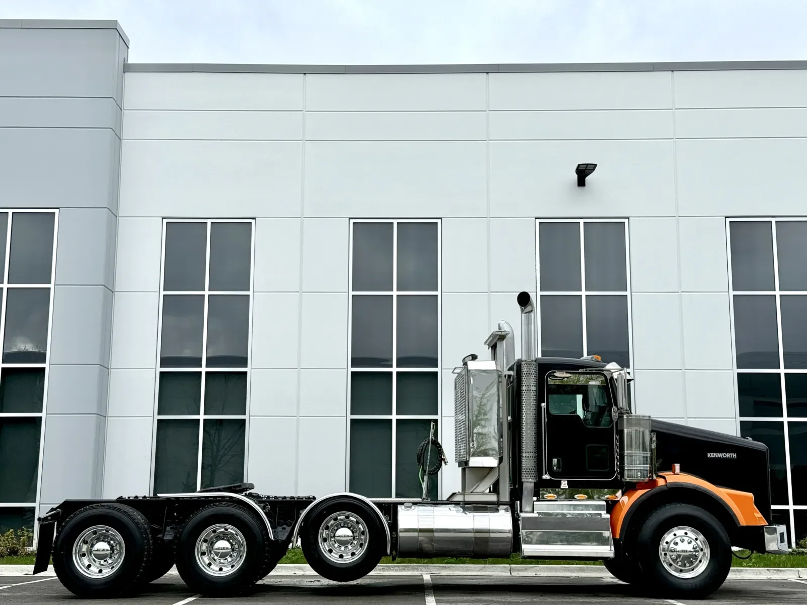 2012 Kenworth T800 - image 3