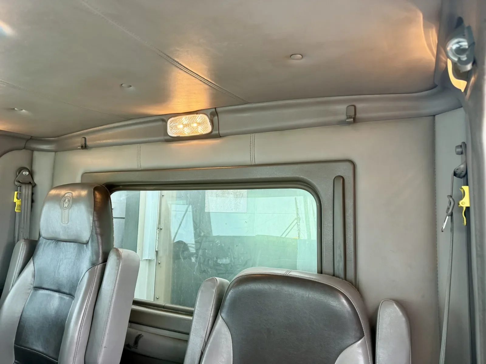 2012 Kenworth T800 - image 20