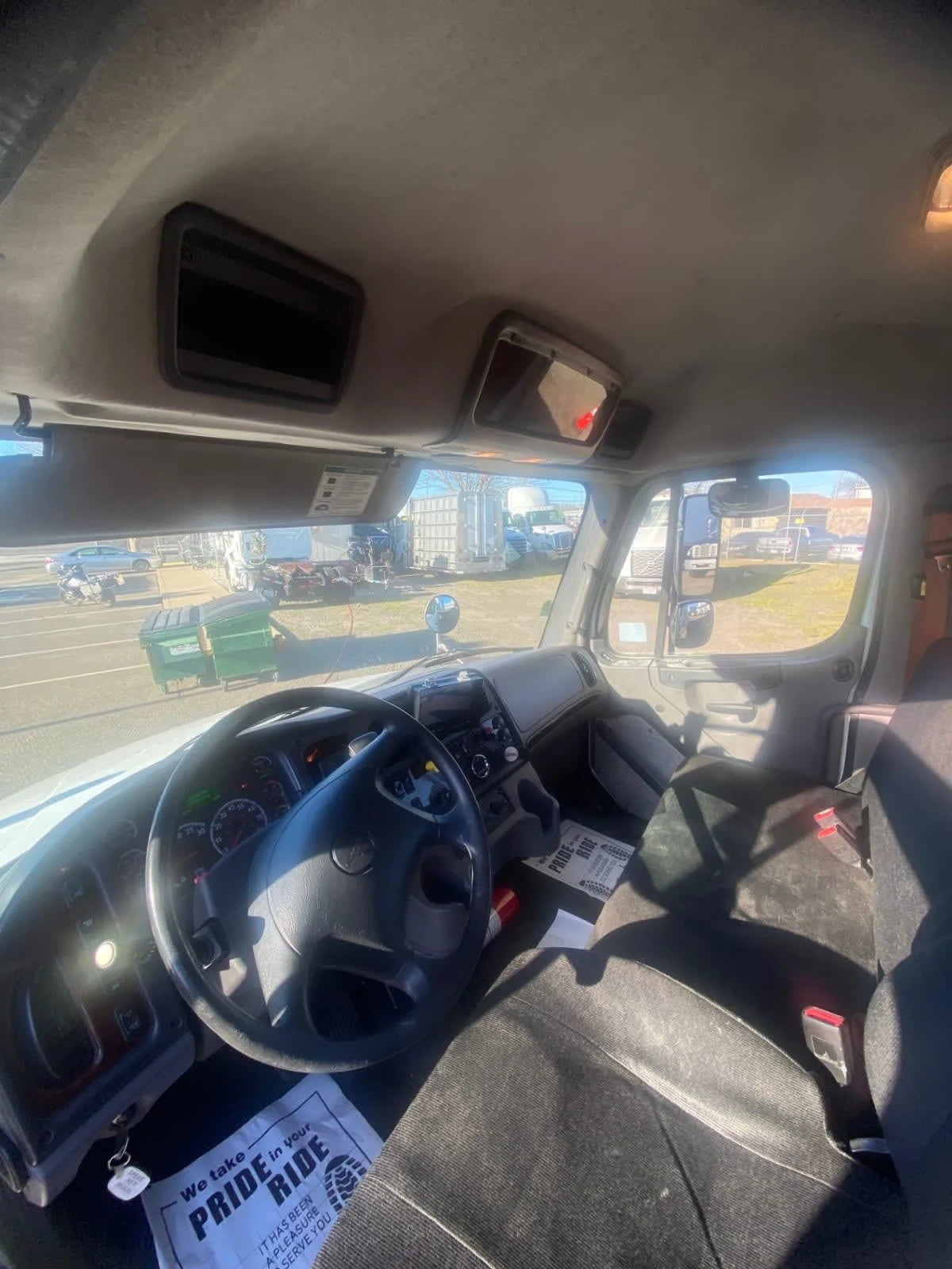 2018 Freightliner M2 106 - image 7