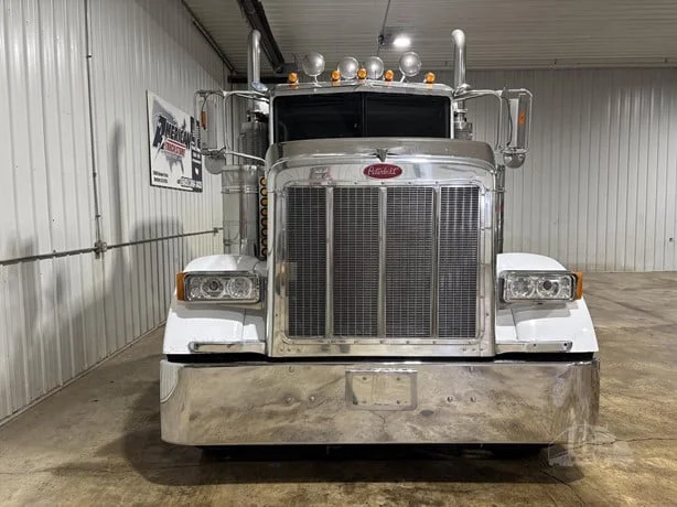 2007 Peterbilt 379 in Hartford, SD — photo 3