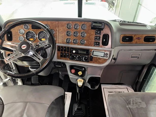 2007 Peterbilt 379 in Hartford, SD — photo 17