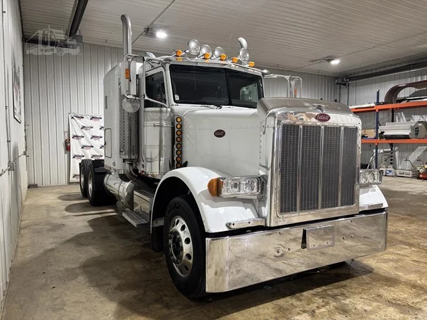 2007 Peterbilt 379 in Hartford, SD — photo 2