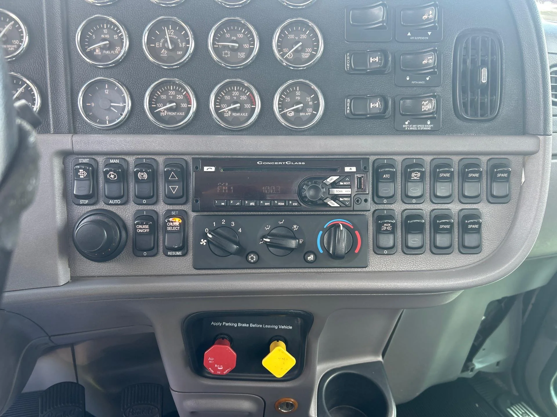 2020 Peterbilt 389 in Etna, OH — photo 12