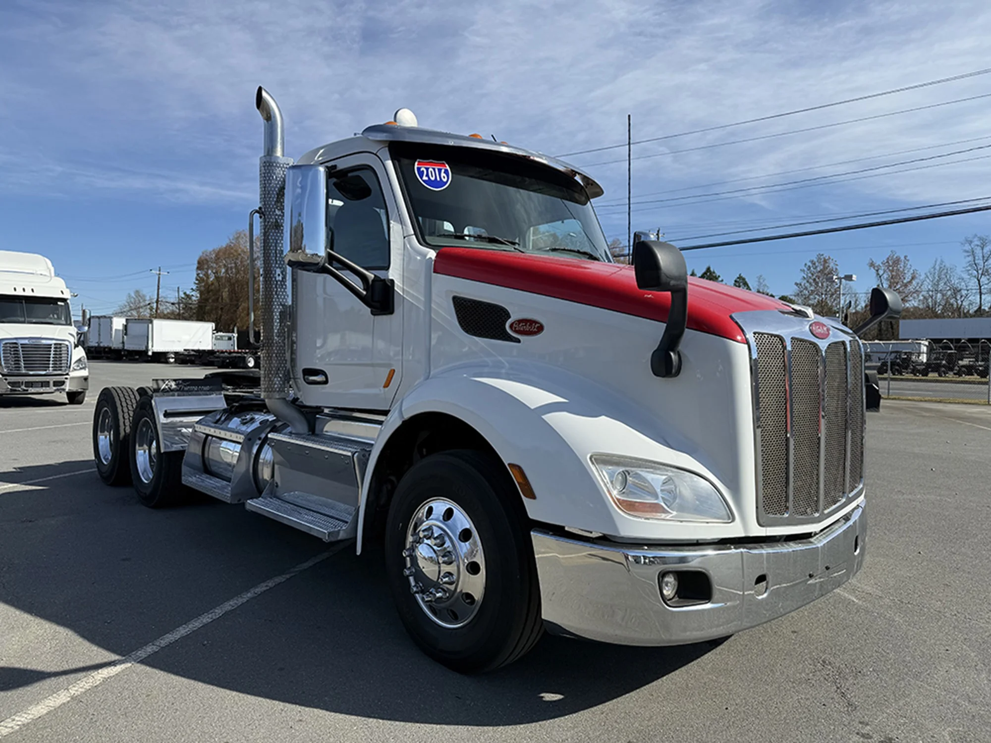 2016 Peterbilt 579 - image 2