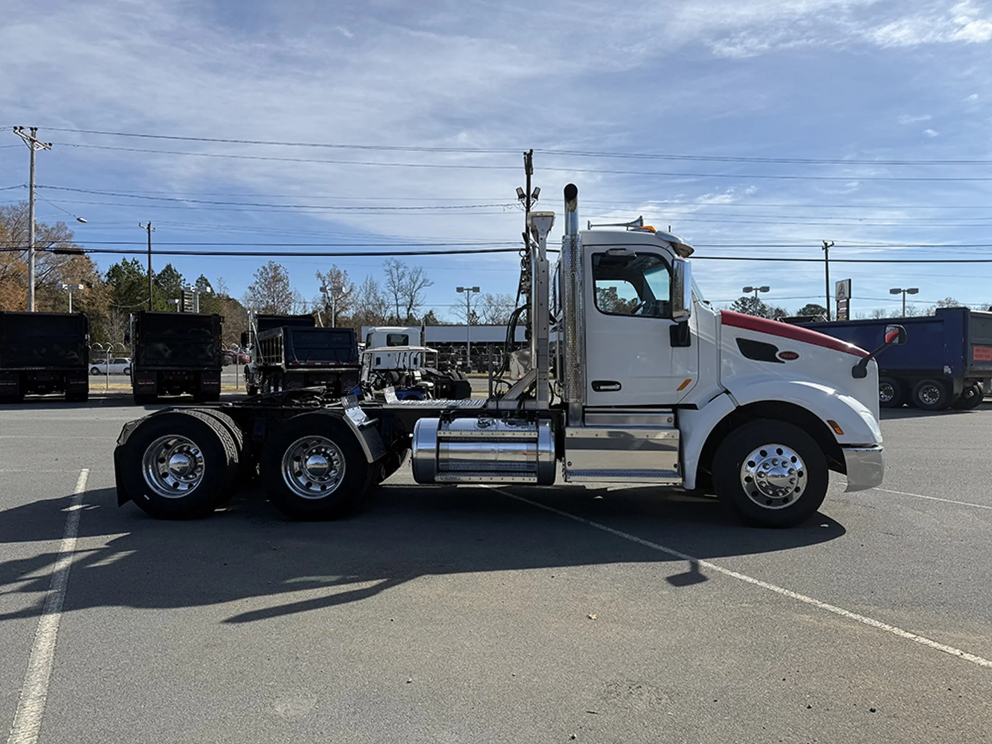 2016 Peterbilt 579 - image 3