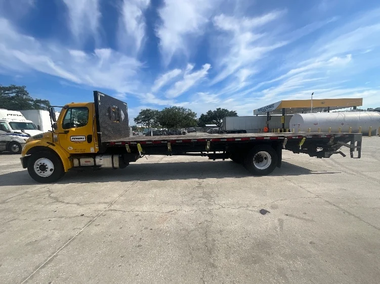 2020 Freightliner M2 106 in Tampa, FL — photo 4