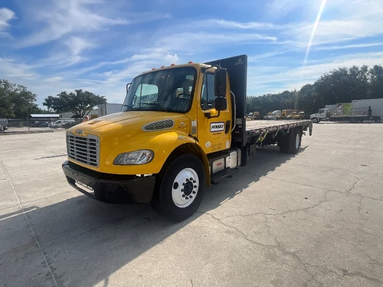 2020 Freightliner M2 106 in Tampa, FL — photo 3