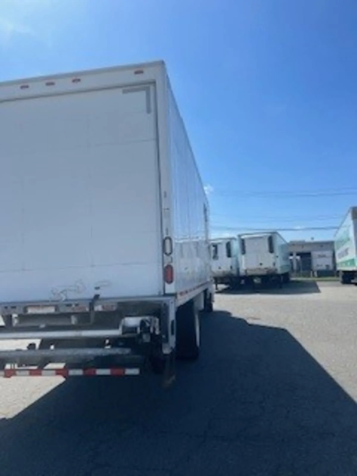 2016 Hino 268 - image 4