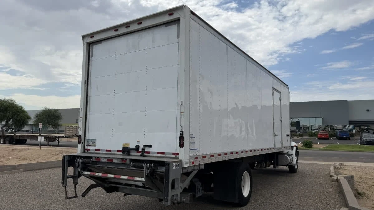 2019 International 4300 in Phoenix, AZ — photo 4