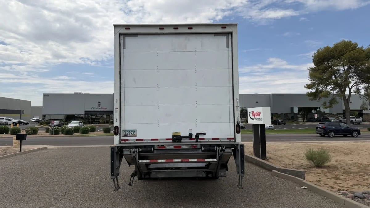 2019 International 4300 in Phoenix, AZ — photo 5