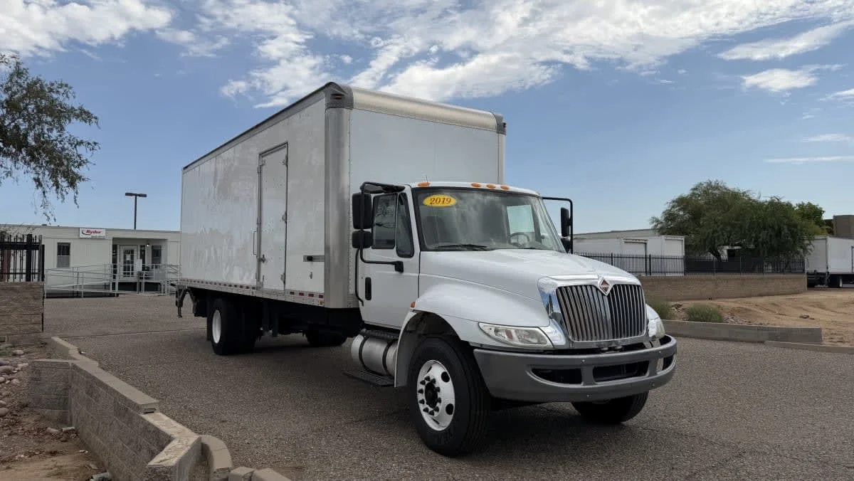 2019 International 4300 in Phoenix, AZ — photo 3