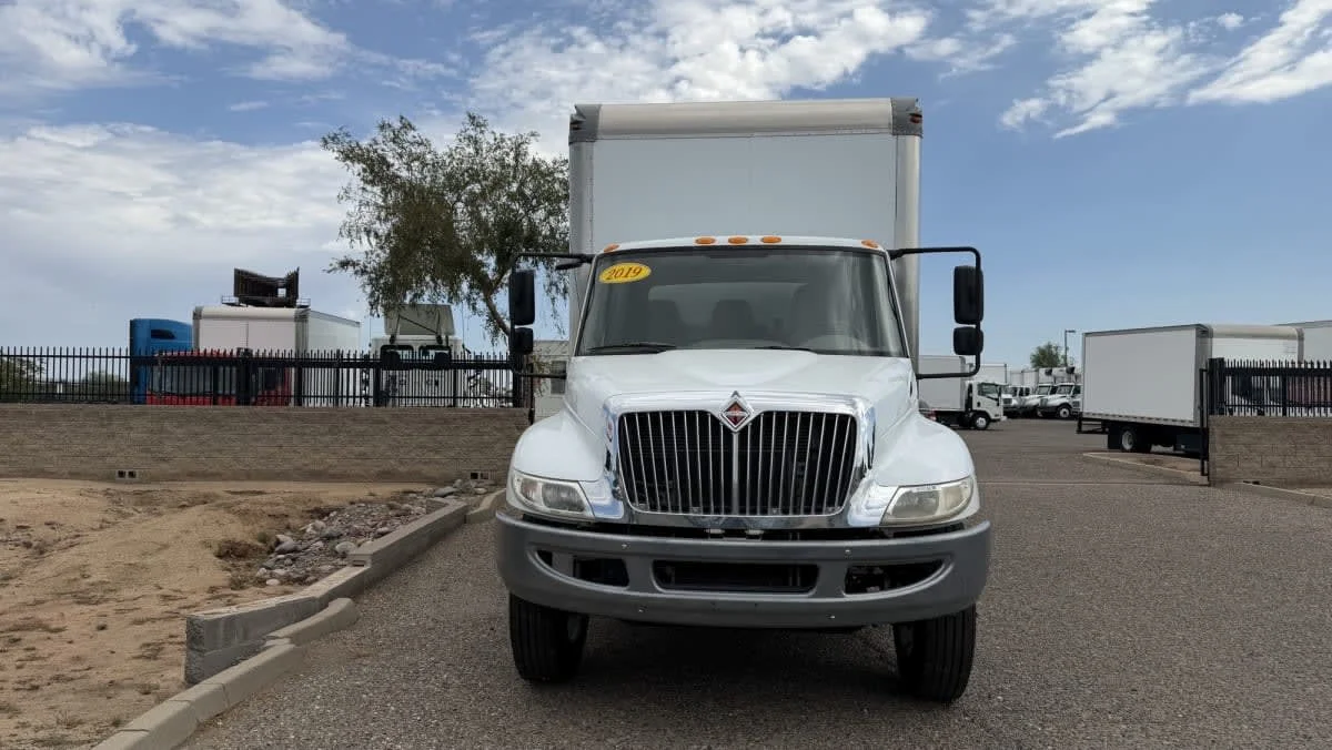 2019 International 4300 in Phoenix, AZ — photo 2