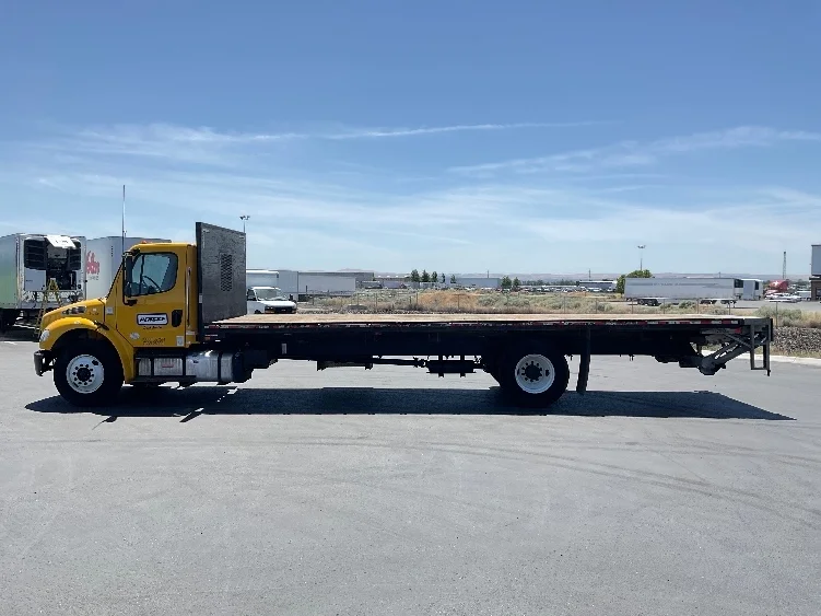 2020 Freightliner eM2 in Pasco, WA — photo 4