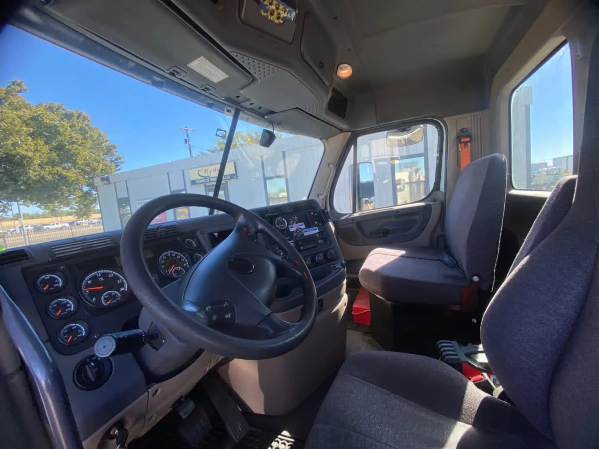 2020 Freightliner Cascadia in West Sacramento, CA — photo 7