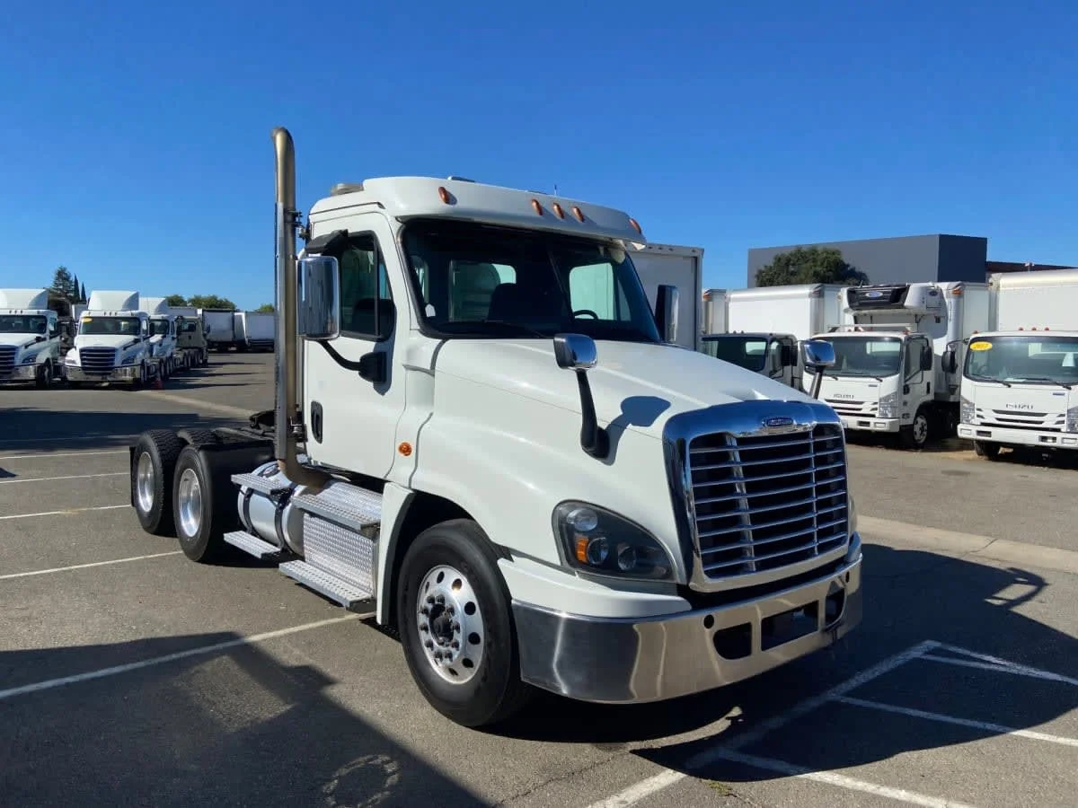2020 Freightliner Cascadia in West Sacramento, CA — photo 3