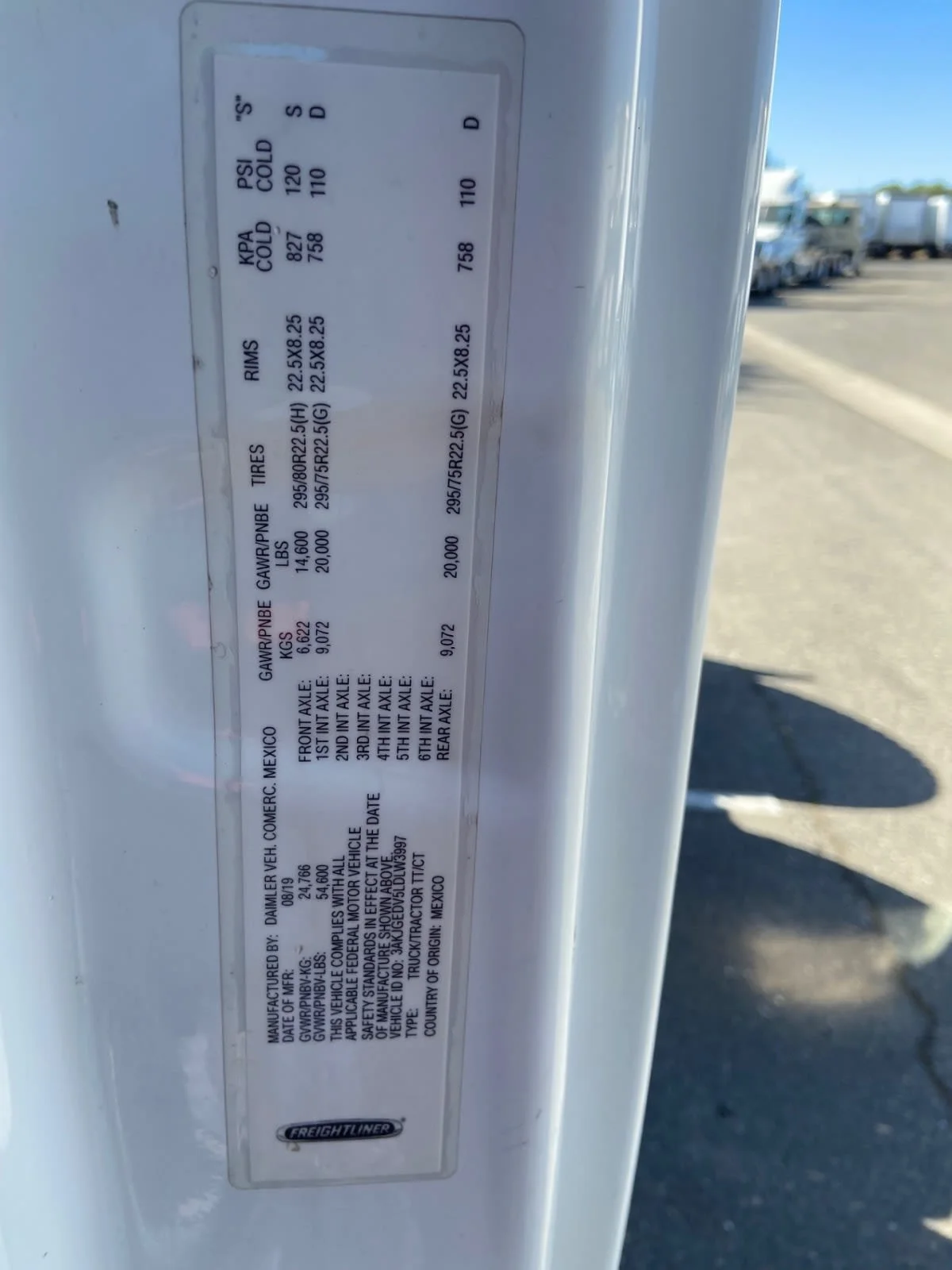 2020 Freightliner Cascadia in West Sacramento, CA — photo 10
